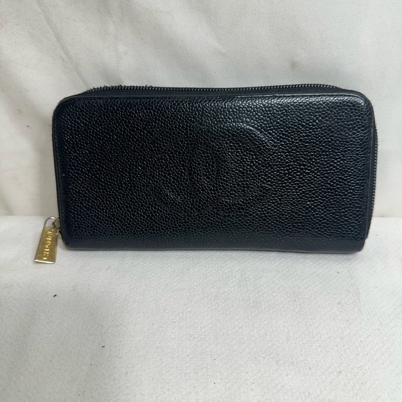 Chanel Zippy Wallet - Picture 1 of 10